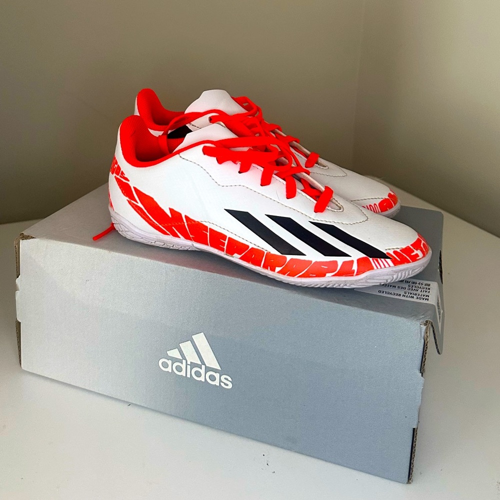 Messi youth indoor soccer shoes. Like new.